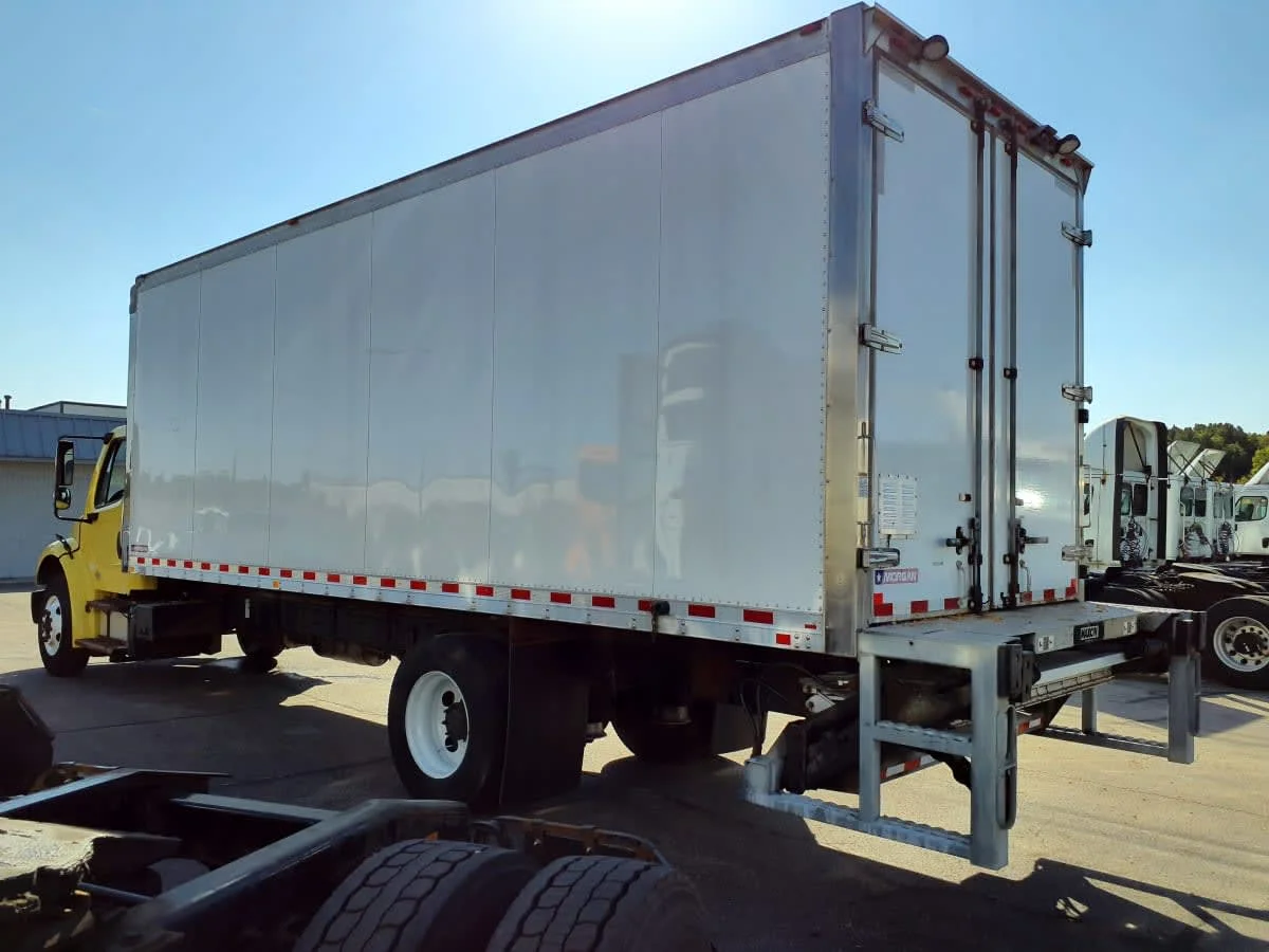 2016 Freightliner M2 106 - image 6