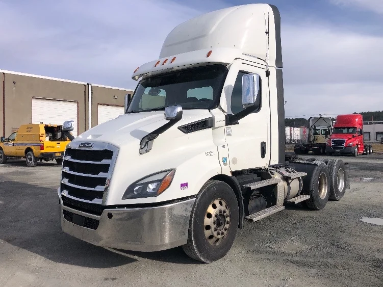 2021 Freightliner Cascadia - image 3
