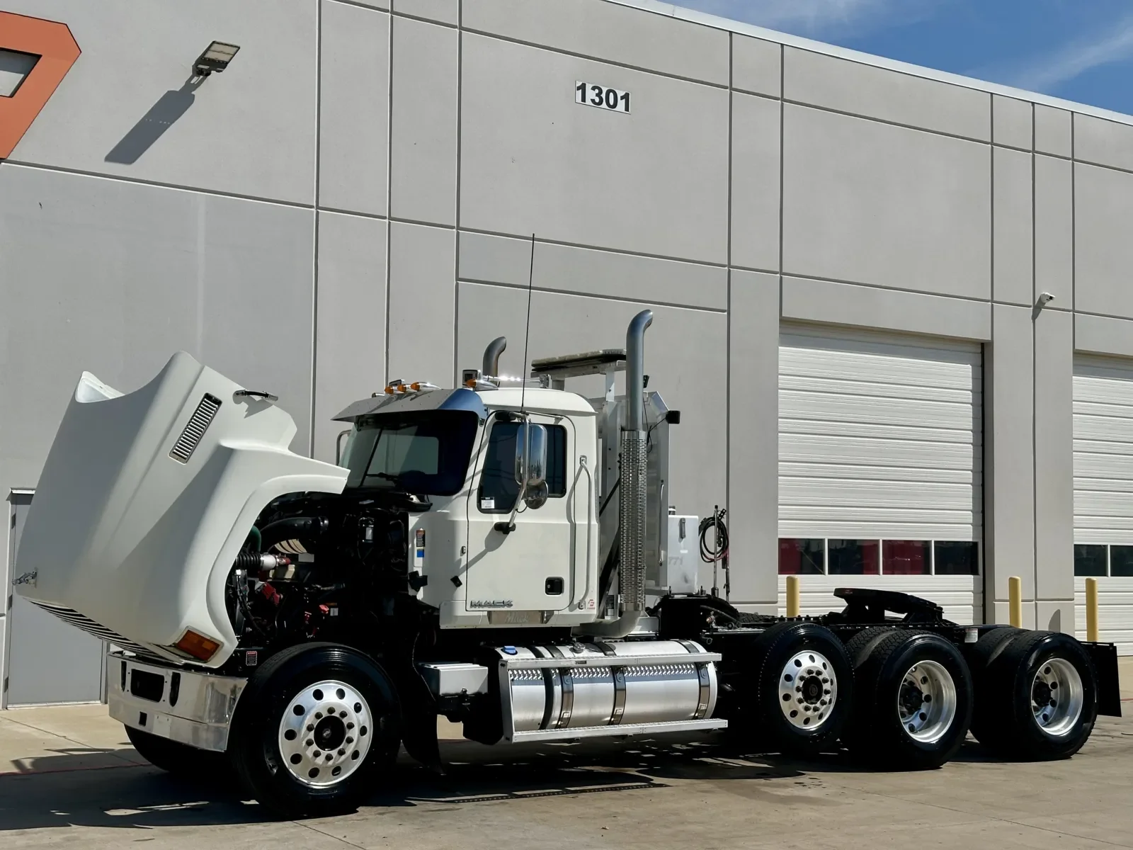 2017 Mack Pinnacle in Hutchins, TX — photo 9