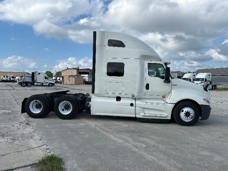 2020 International LT in Tampa, FL — photo 8
