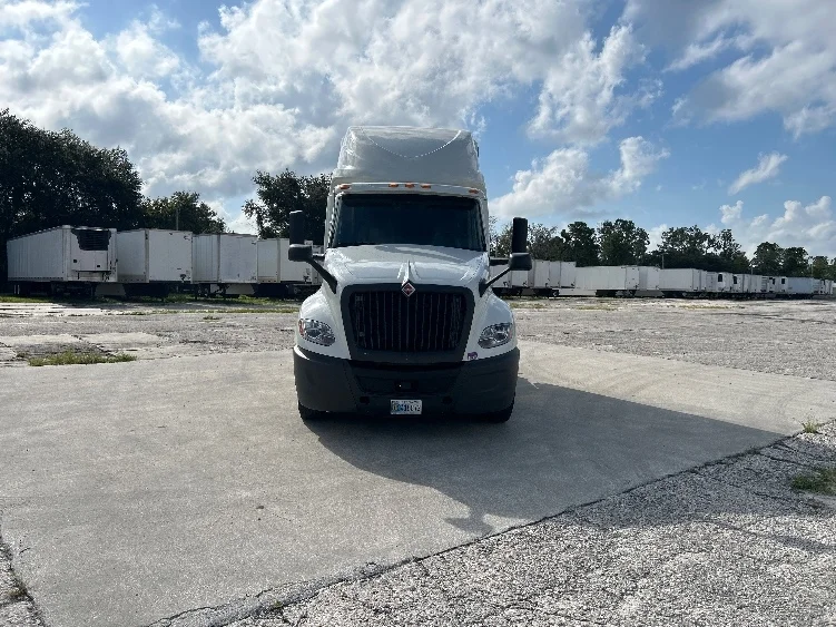 2020 International LT in Tampa, FL — photo 2