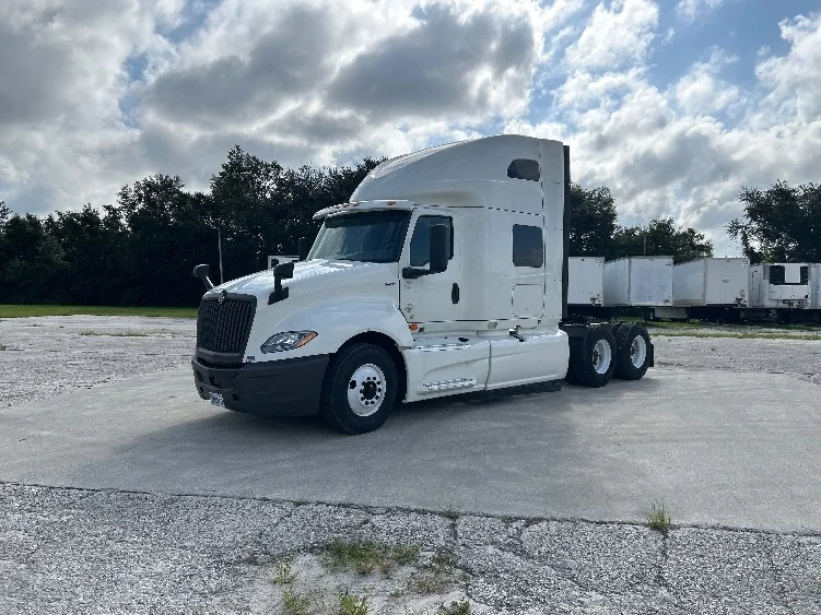 2020 International LT in Tampa, FL — photo 3