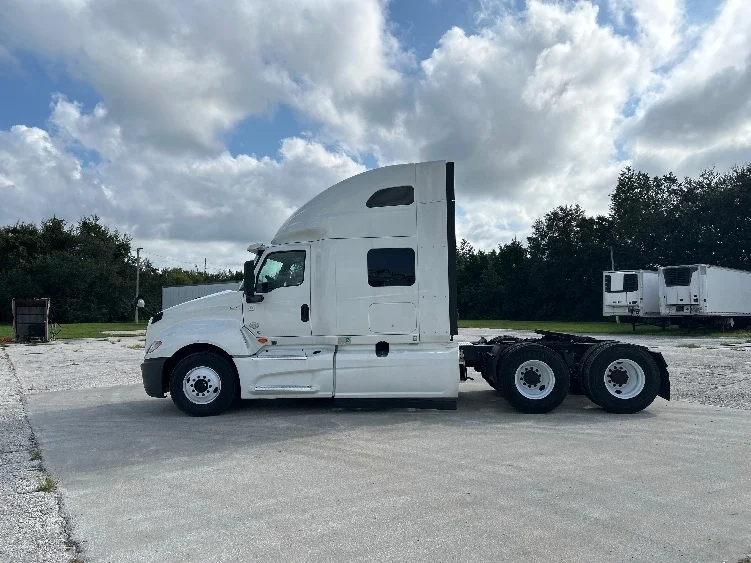 2020 International LT in Tampa, FL — photo 4