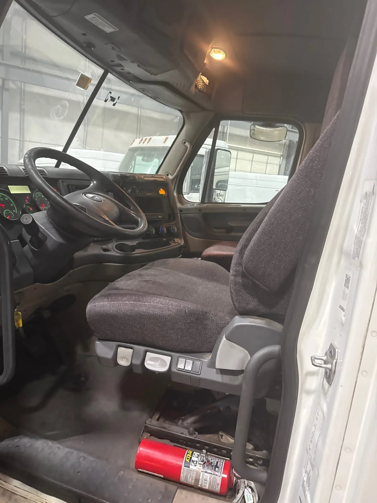 2017 Freightliner Cascadia - image 7