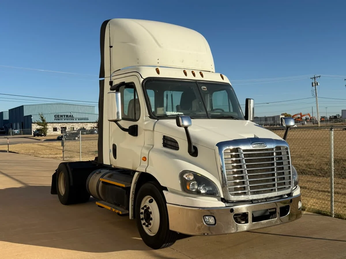 2017 Freightliner Cascadia in Oklahoma City, OK — photo 3