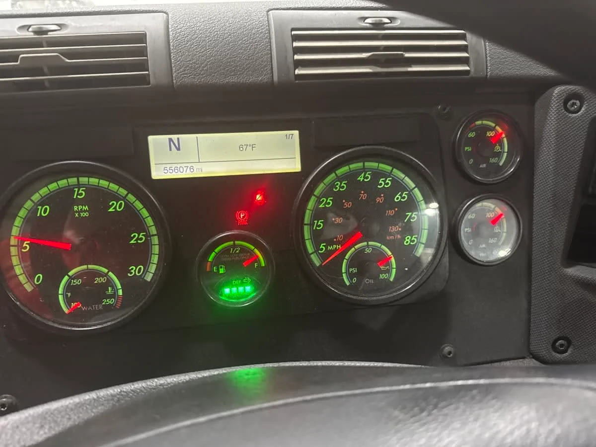 2017 Freightliner Cascadia - image 10