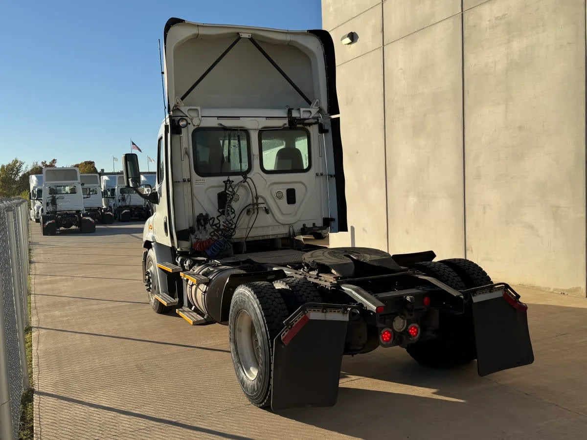 2017 Freightliner Cascadia in Oklahoma City, OK — photo 6