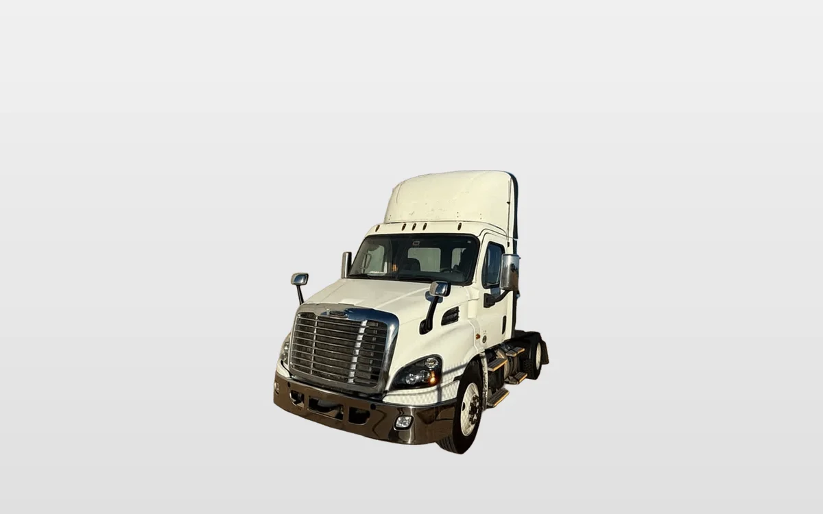 2017 Freightliner Cascadia - image 1