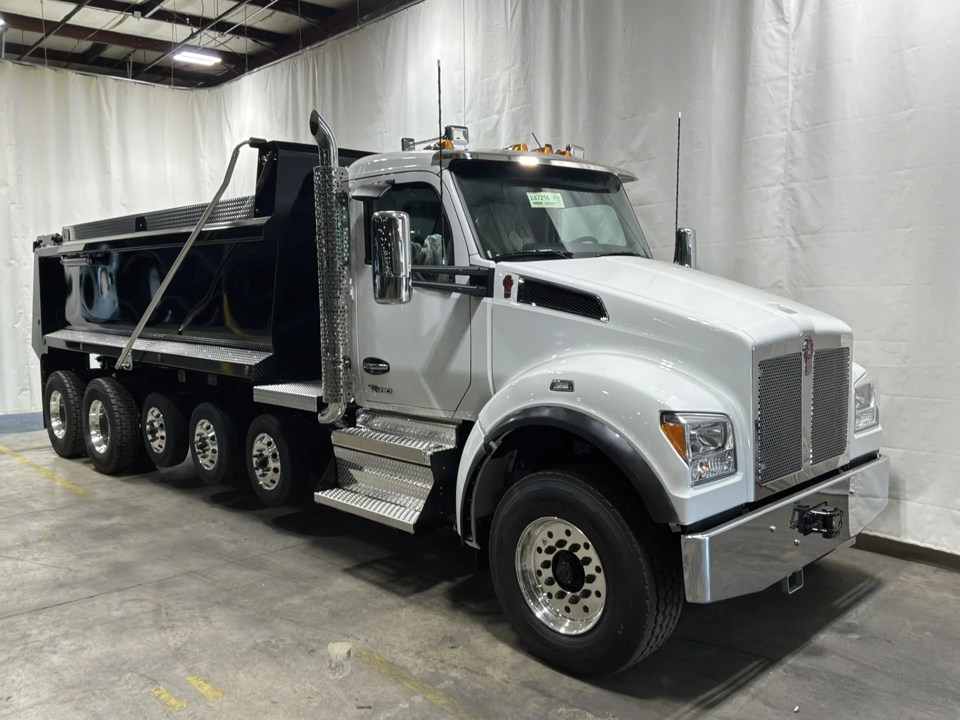 2027 Kenworth T880