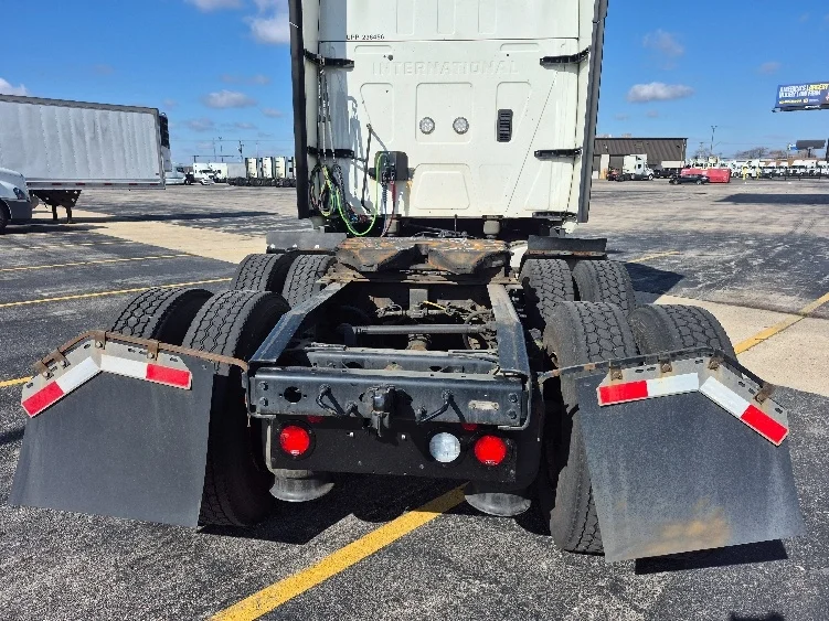 2023 International LT - image 6