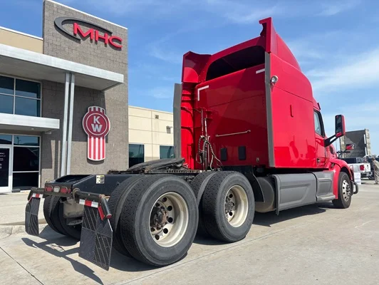 2021 Peterbilt 579 in Omaha, NE — photo 4