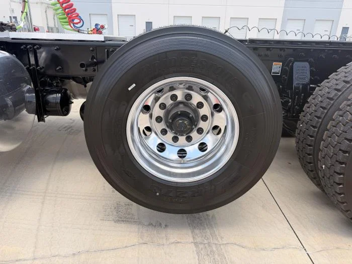 2027 Peterbilt 567 — photo 12