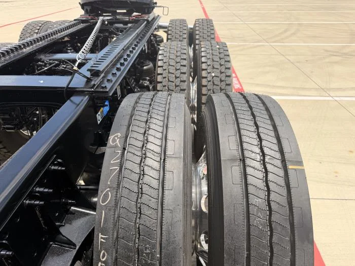 2027 Peterbilt 567 — photo 15