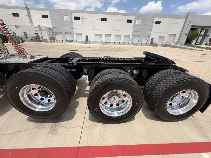2027 Peterbilt 567 — photo 11