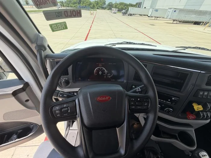 2027 Peterbilt 567 — photo 22