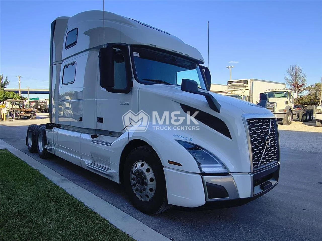 2024 Volvo VNL 860 in West Newton, PA