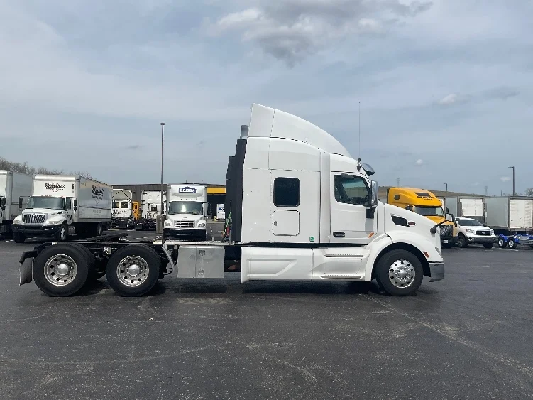 2019 Peterbilt 579 - image 8