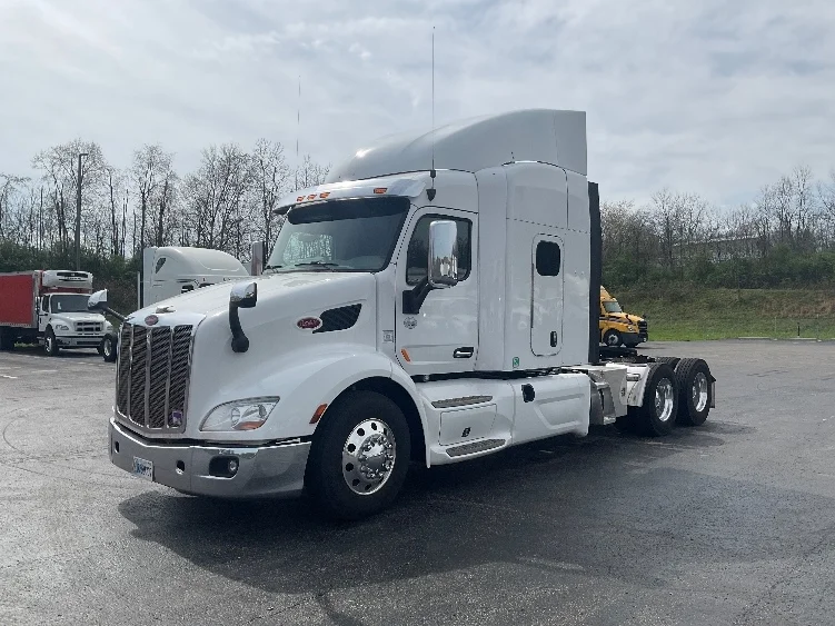 2019 Peterbilt 579 - image 3