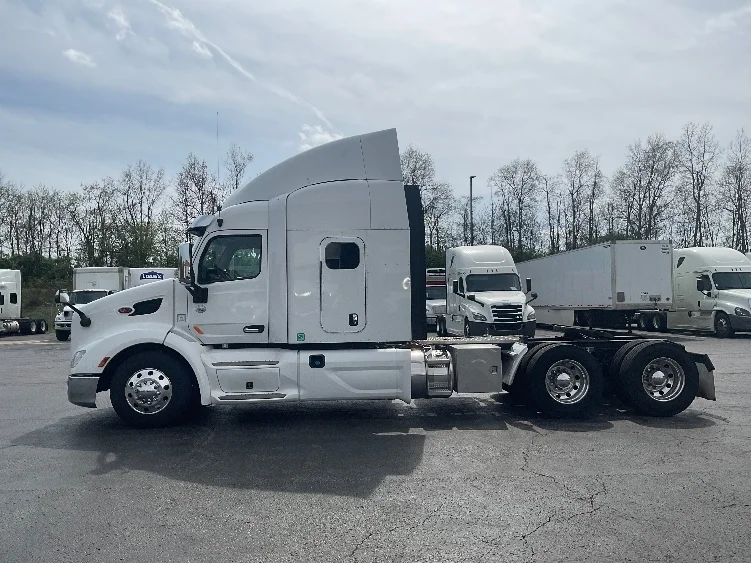 2019 Peterbilt 579 - image 4