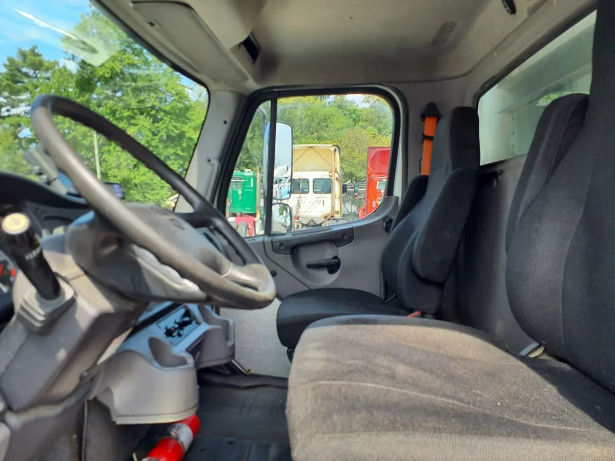 2019 Freightliner M2 106 in Springfield, MA — photo 12