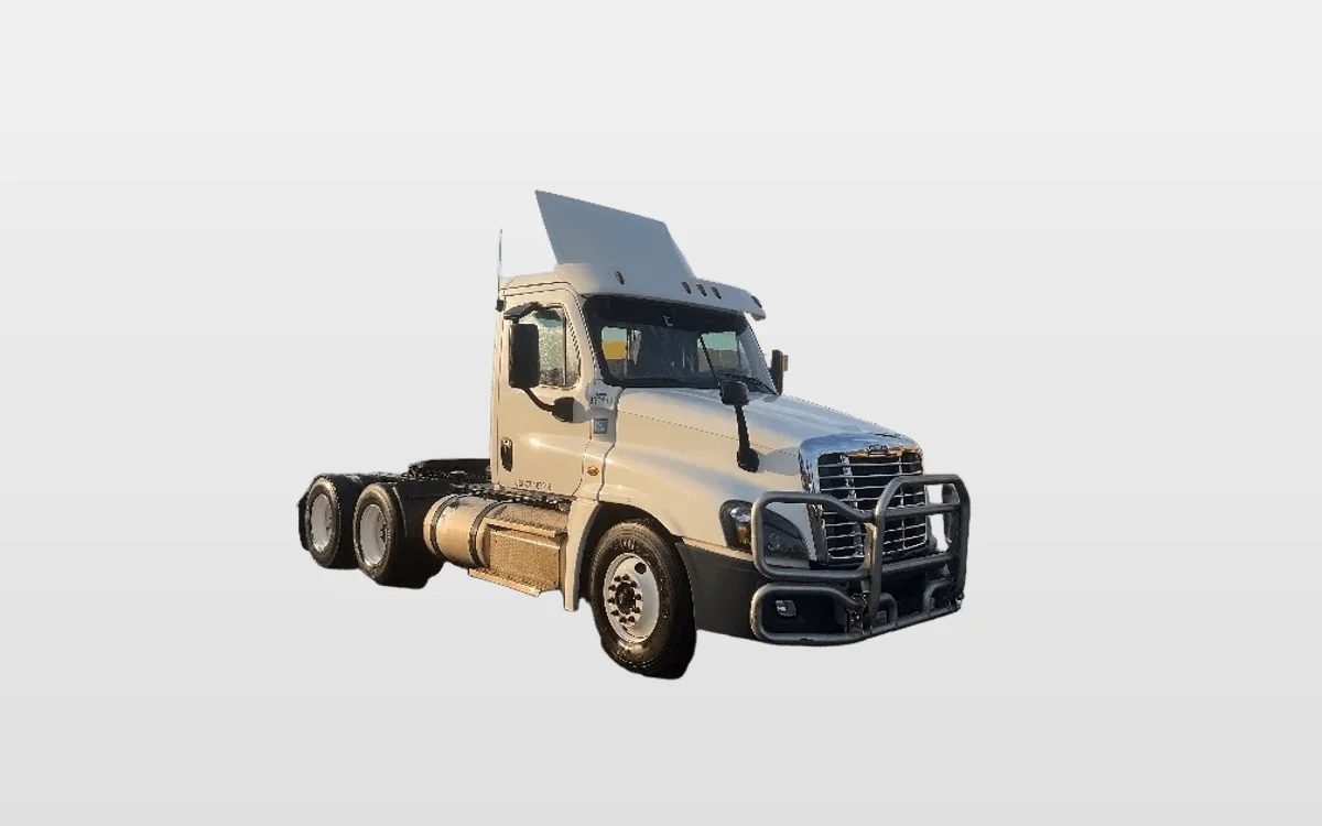 2020 Freightliner Cascadia - image 1