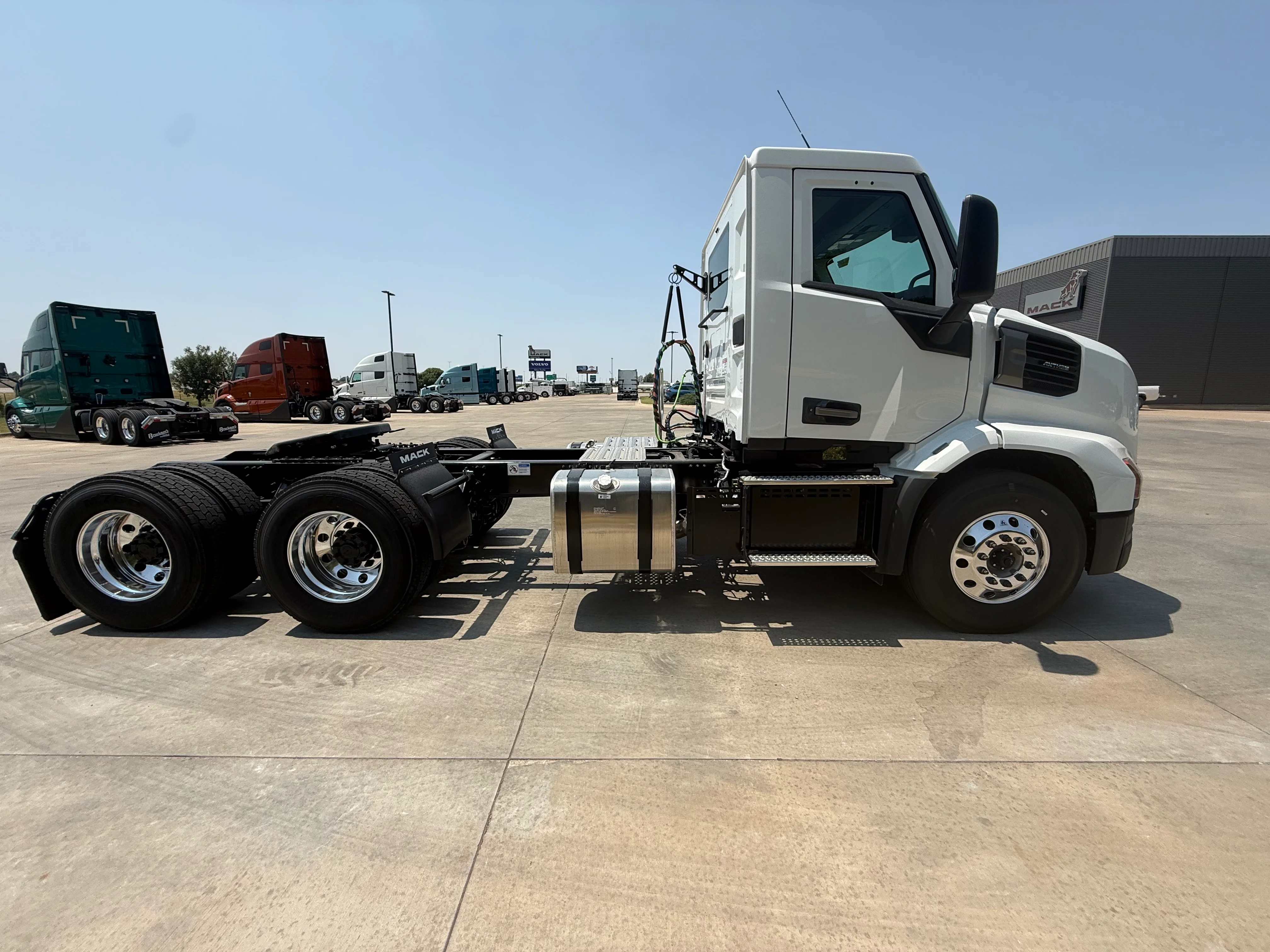 2027 Mack Anthem in Oklahoma City, OK — photo 4
