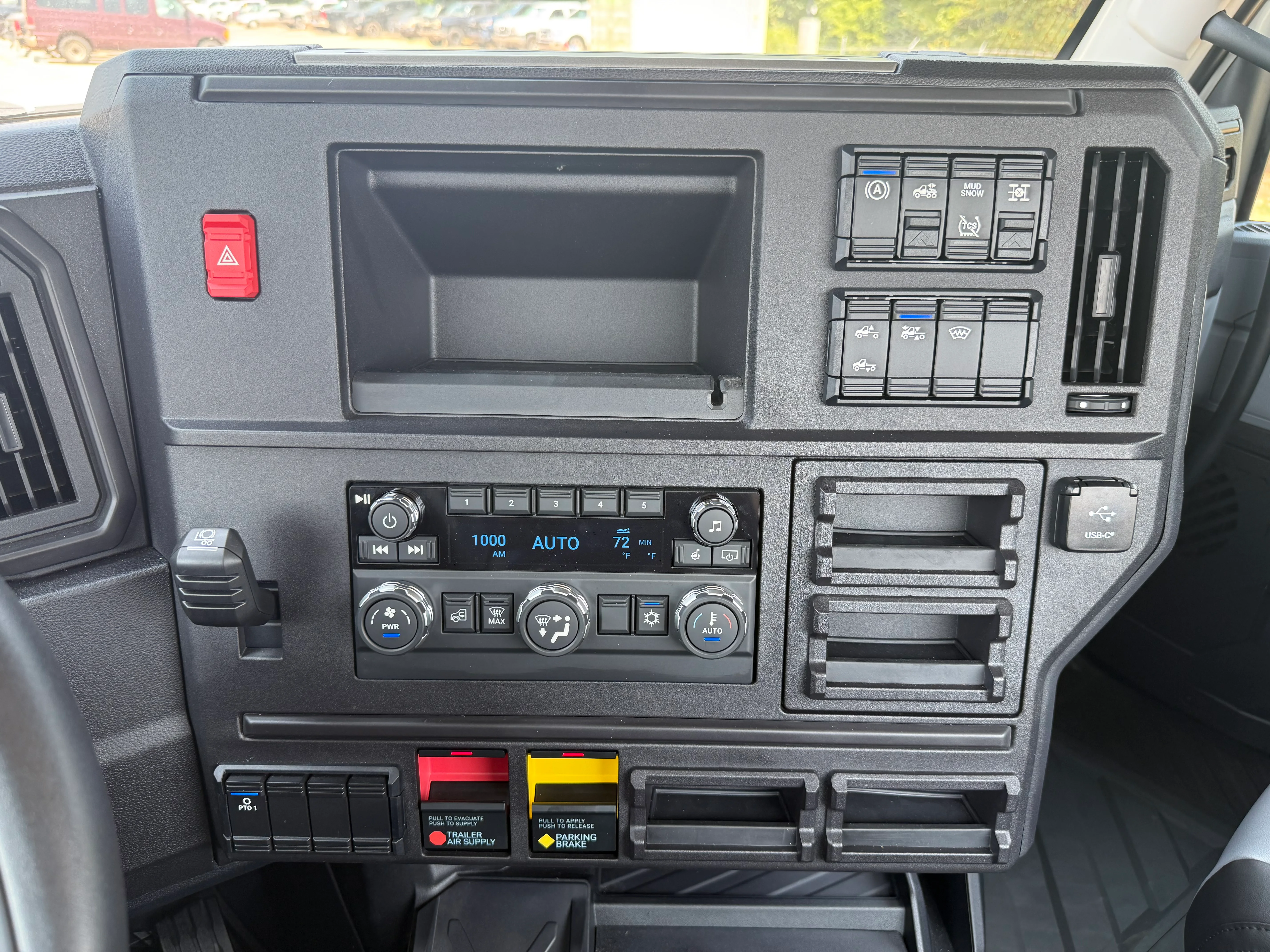2027 Mack Anthem in Oklahoma City, OK — photo 16