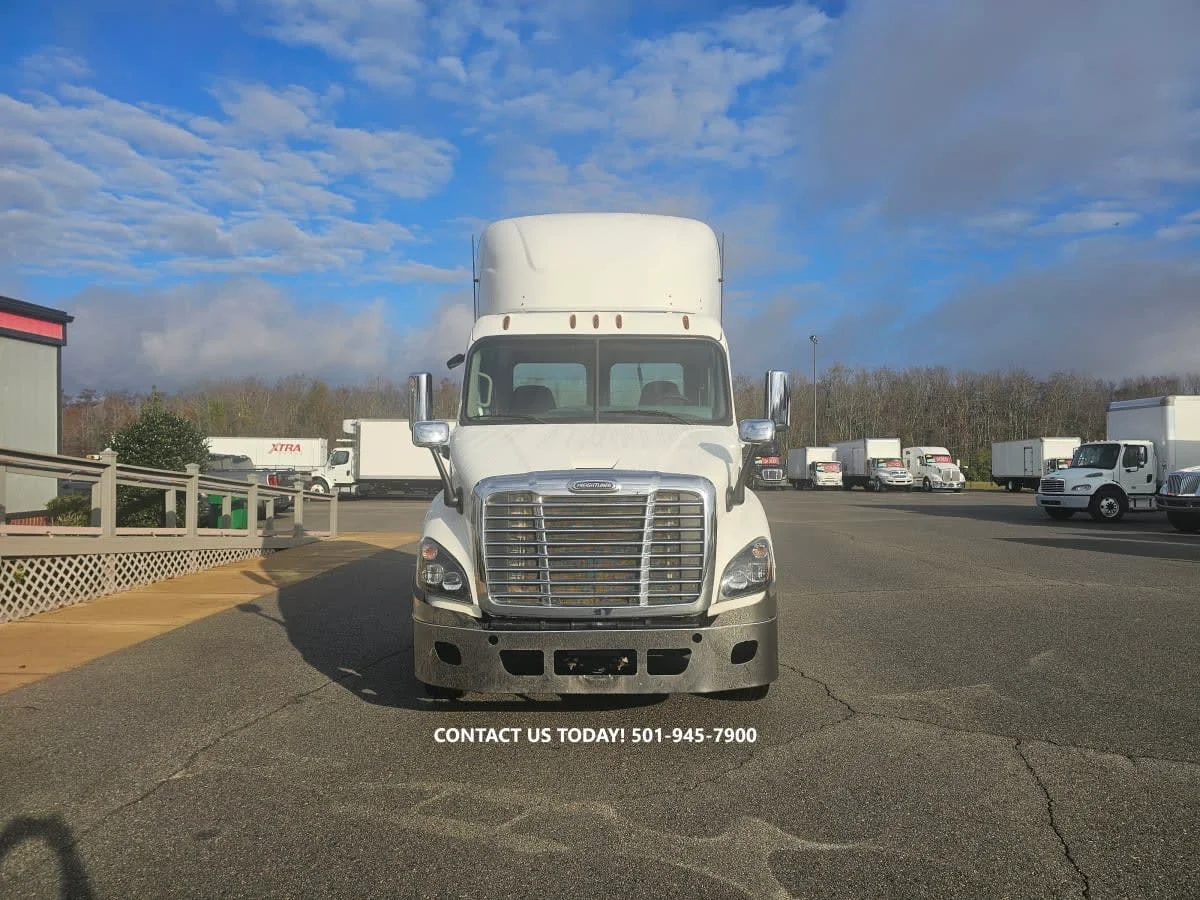 2018 Freightliner Cascadia - image 2