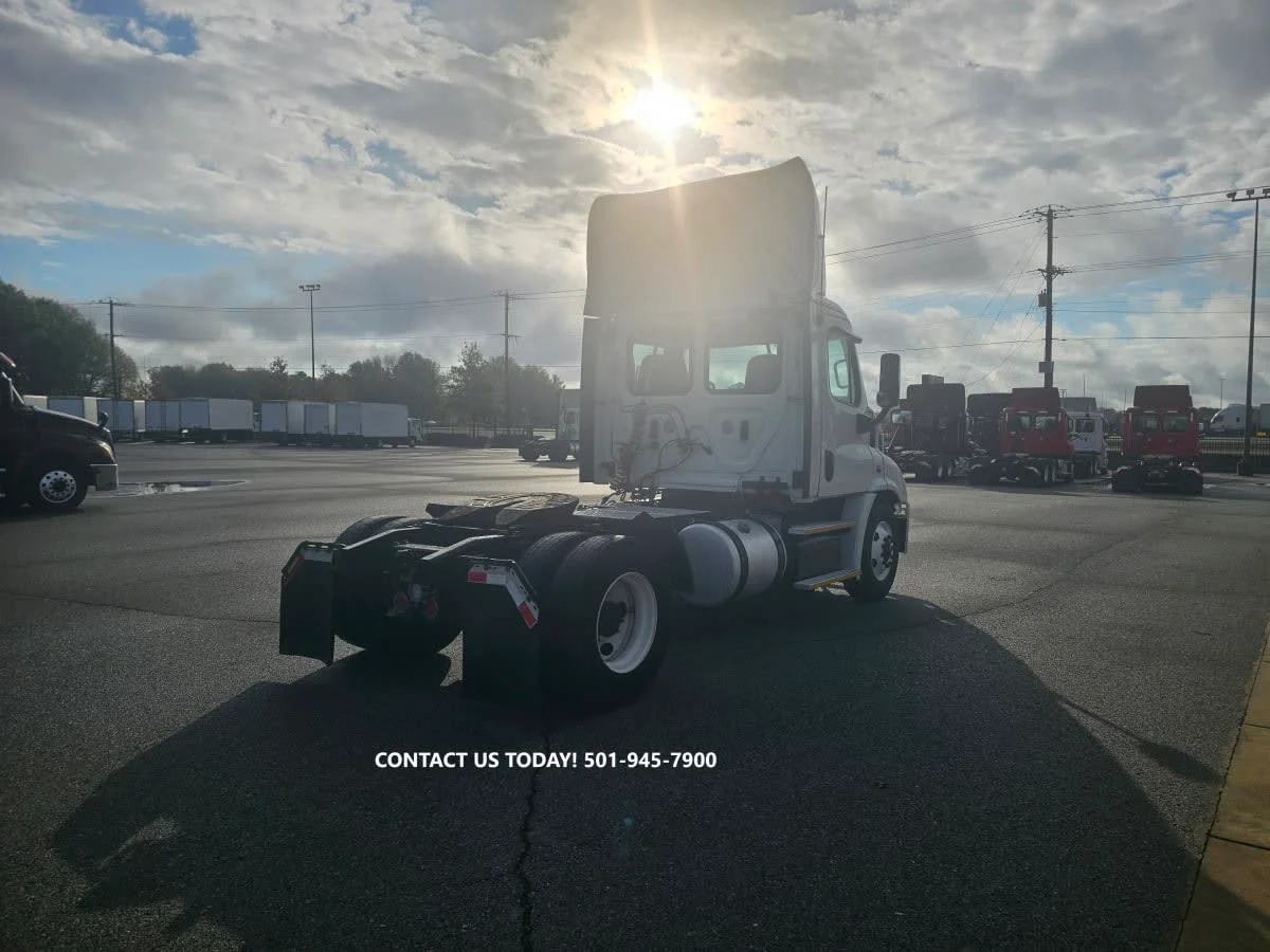 2018 Freightliner Cascadia - image 4