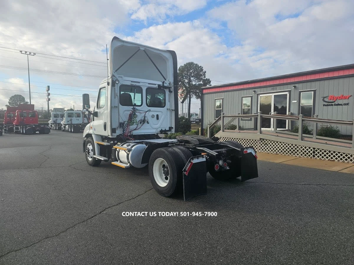 2018 Freightliner Cascadia - image 6