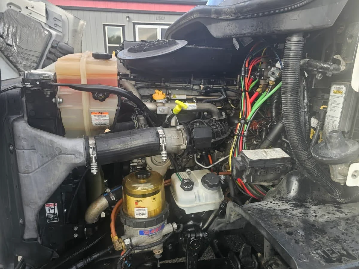 2018 Freightliner Cascadia - image 8