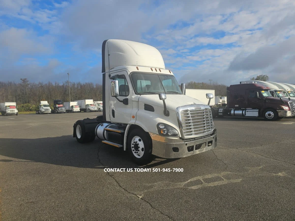 2018 Freightliner Cascadia - image 3