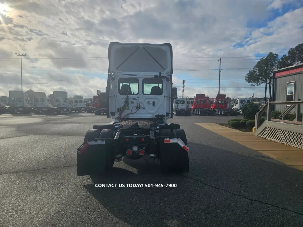 2018 Freightliner Cascadia - image 5