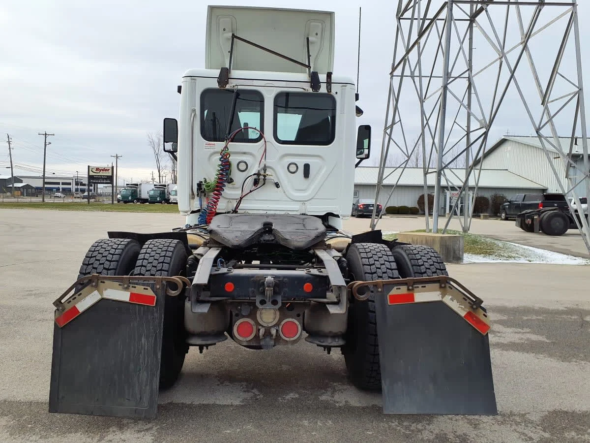 2019 Freightliner Cascadia - image 5