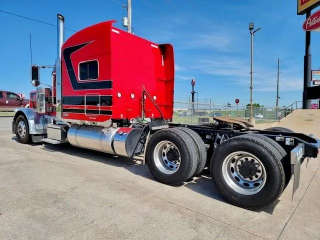 2022 Peterbilt 389 - image 9