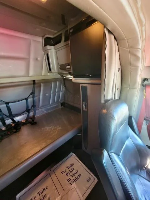 2022 Peterbilt 389 - image 23