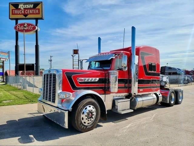 2022 Peterbilt 389 - image 3