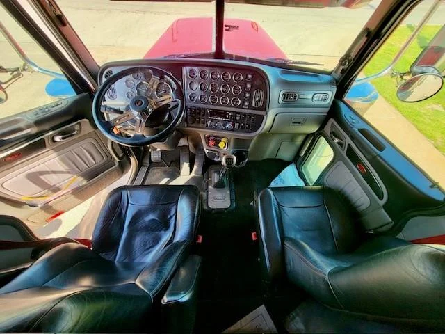 2022 Peterbilt 389 - image 17