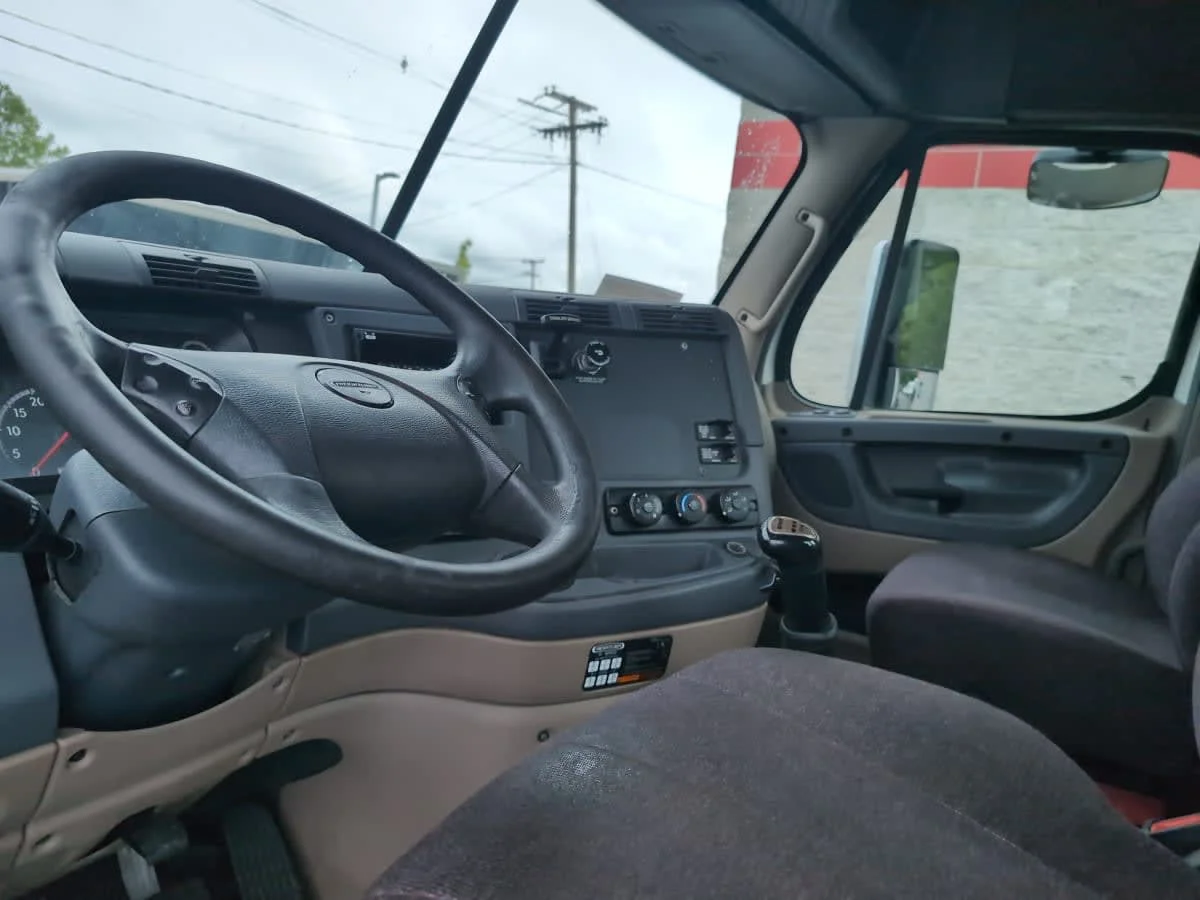 2020 Freightliner Cascadia in Norwood, MA — photo 7
