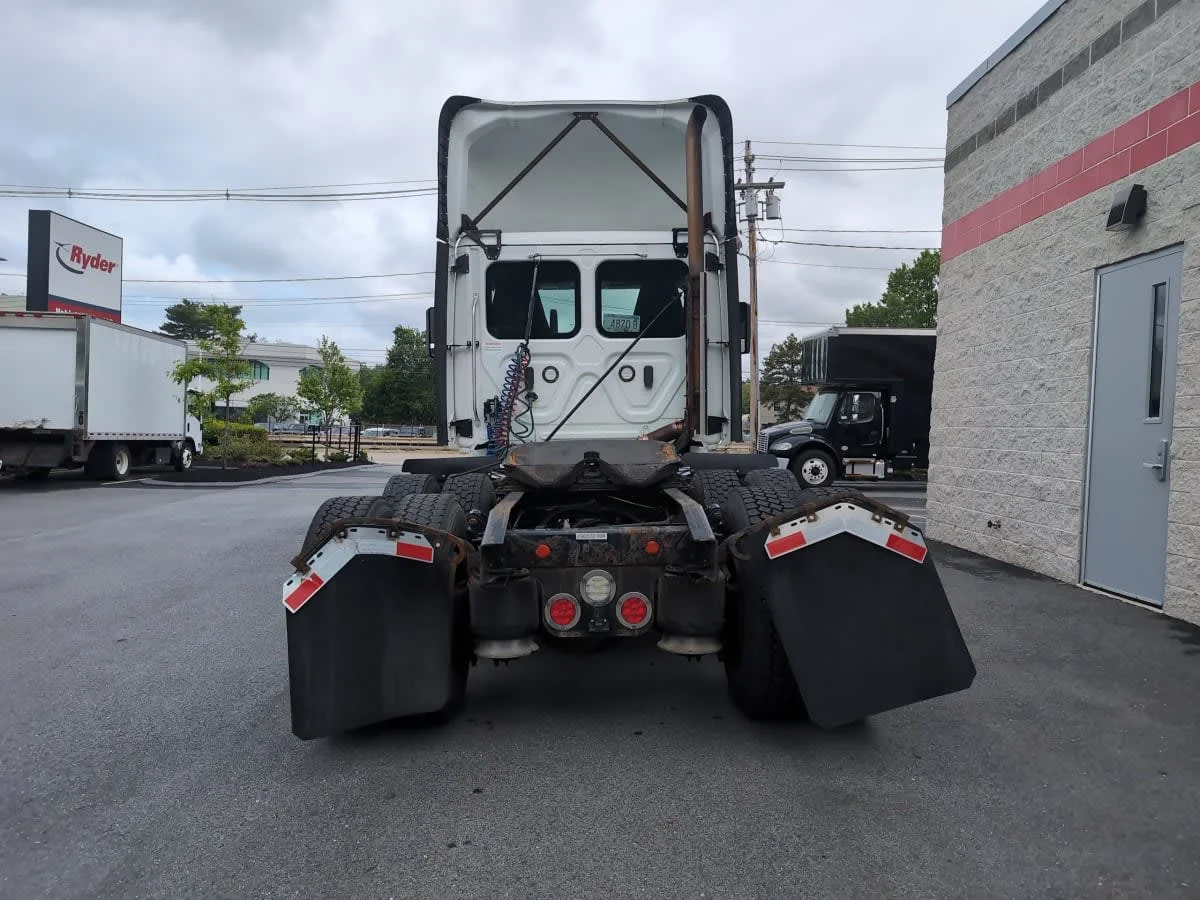 2020 Freightliner Cascadia in Norwood, MA — photo 5