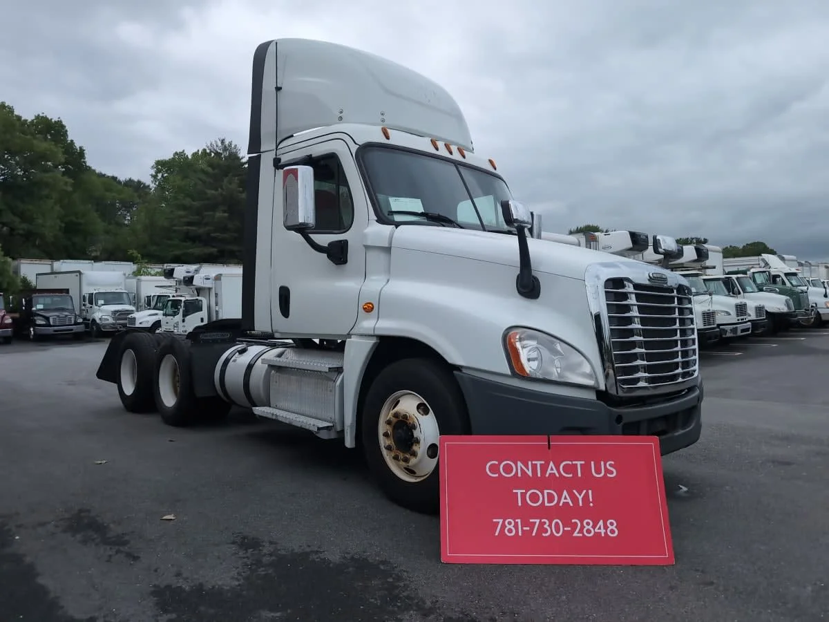 2020 Freightliner Cascadia in Norwood, MA — photo 3