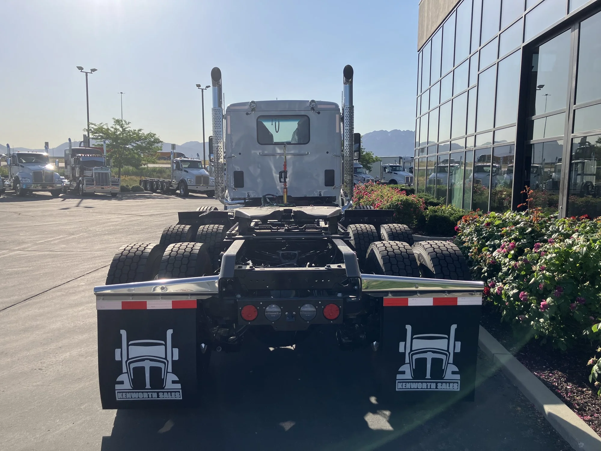 2026 Kenworth T880 - image 4