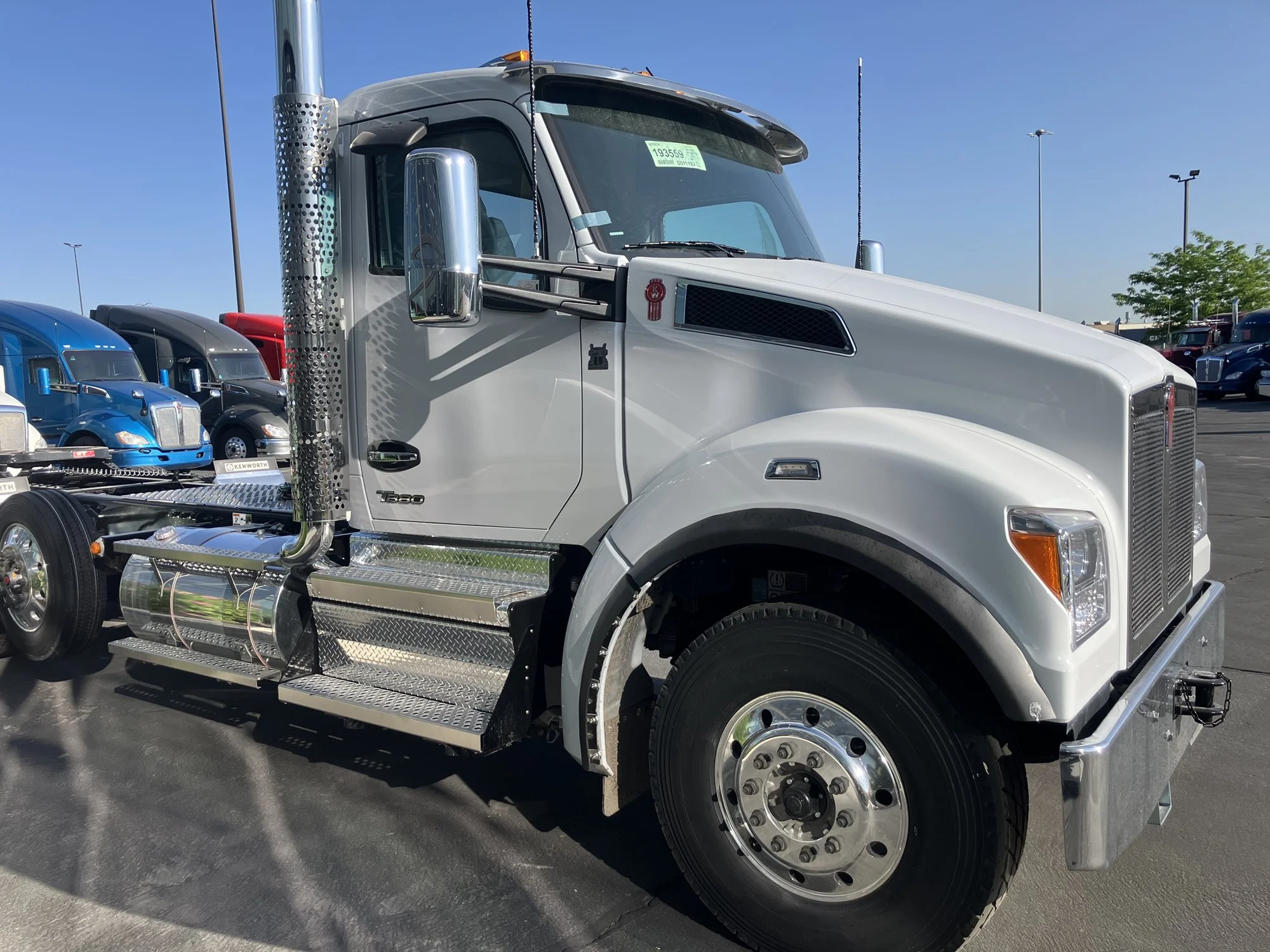 2026 Kenworth T880 - image 3