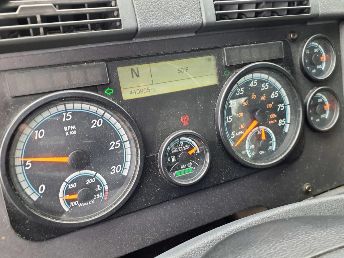 2017 Freightliner Cascadia - image 7