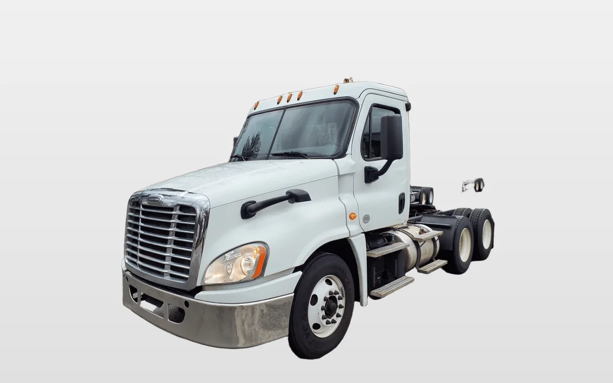 2017 Freightliner Cascadia - image 1