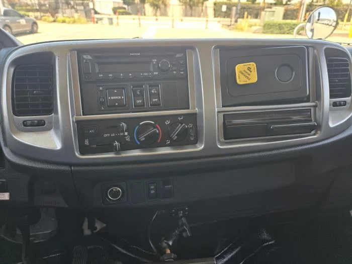 2019 Hino 268 — photo 4