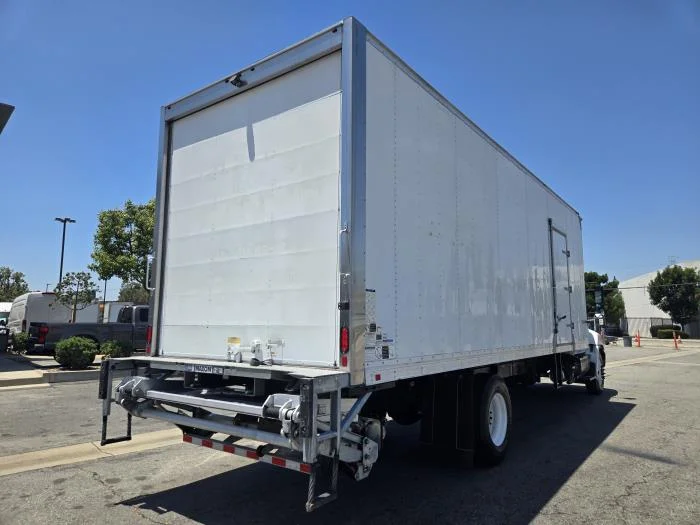 2019 Hino 268 — photo 9