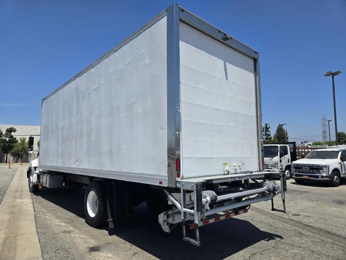 2019 Hino 268 — photo 10