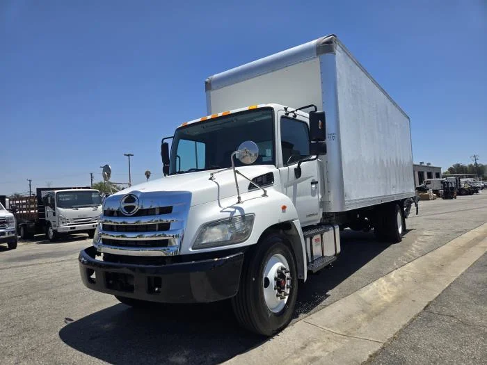 2019 Hino 268 — photo 5
