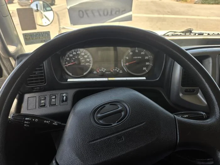 2019 Hino 268 — photo 3